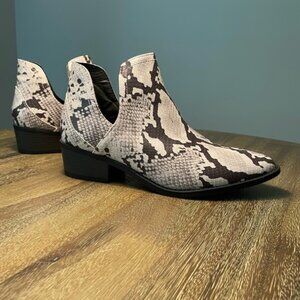 NWOT Madden Girl Snakeskin Python Ankle Booties Size 8 1/2